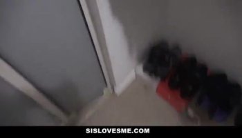 Big whooty Kiera pussy fucked in the car