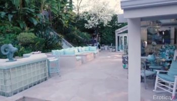 Pee drinking connaisseur drinks her warm urine